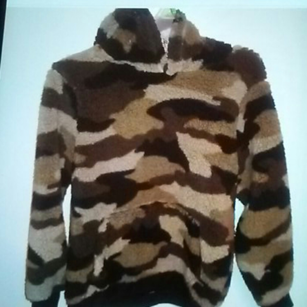 Camo hoodie Boy M